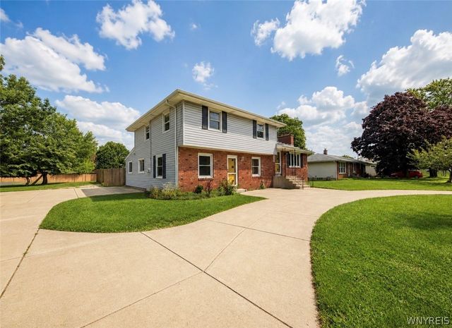 8200 Greiner Rd, Clarence, NY 14221