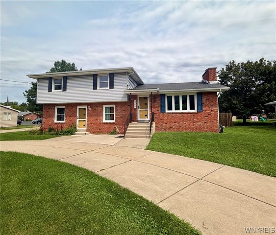 8200 Greiner Rd, Clarence, NY 14221