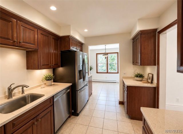 8200 Greiner Rd, Clarence, NY 14221