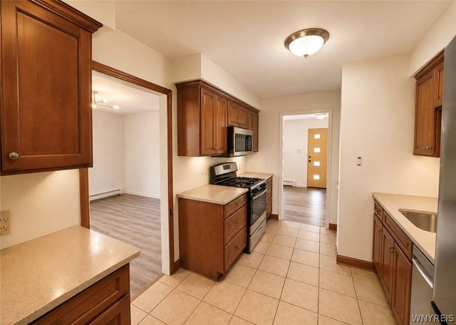 8200 Greiner Rd, Clarence, NY 14221