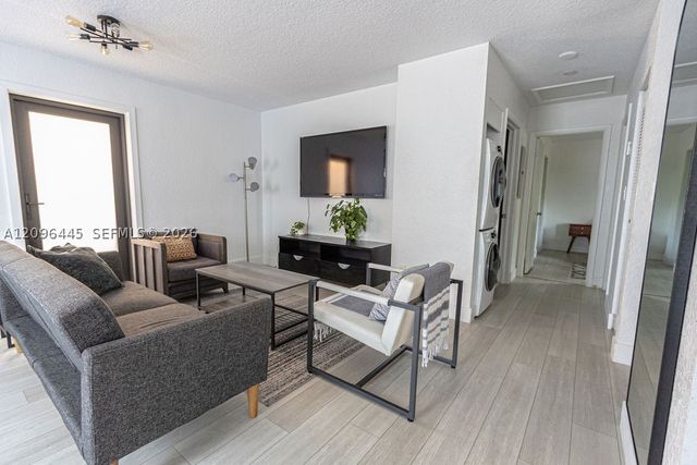 518 NW 94th St 1, Miami, FL 33150