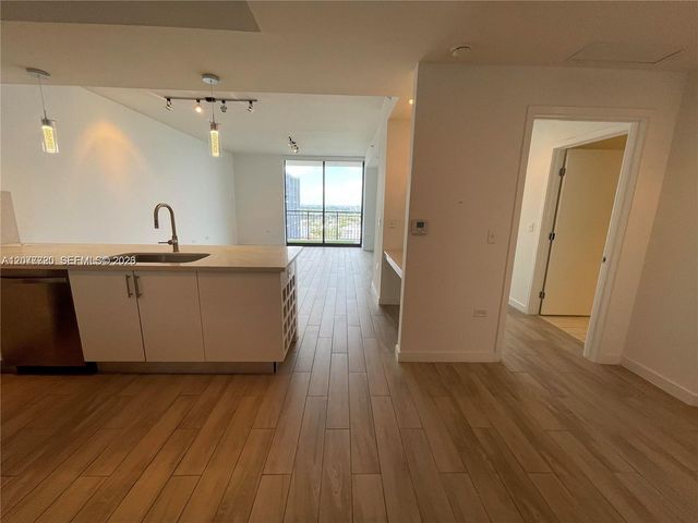999 SW 1st Avenue 2109, Miami, FL 33130