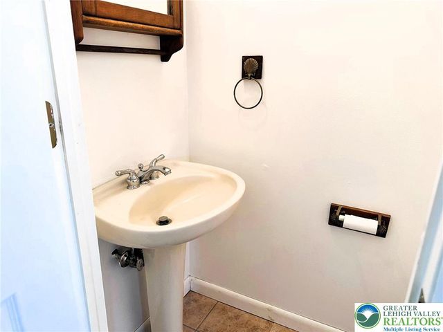 5714 Greens Drive, Lower Macungie Twp, PA 18106