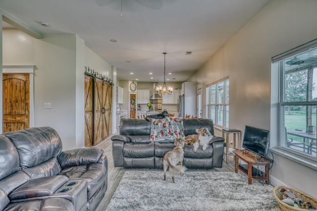38261 Fm 1736 Road, Hempstead, TX 77445