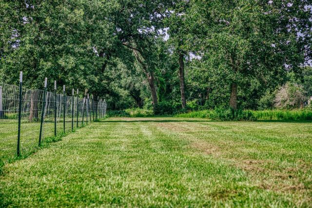 38261 Fm 1736 Road, Hempstead, TX 77445