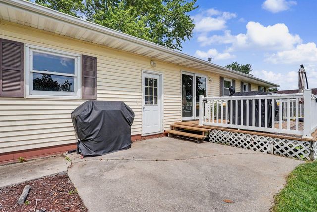 5845 Applewood Drive, Waterloo, IA 50701