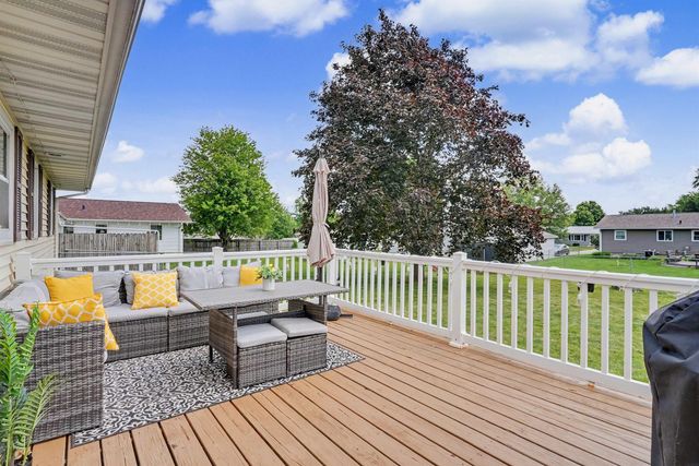 5845 Applewood Drive, Waterloo, IA 50701