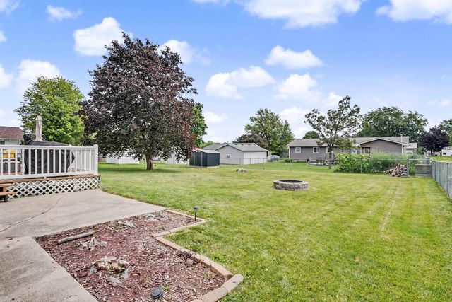 5845 Applewood Drive, Waterloo, IA 50701