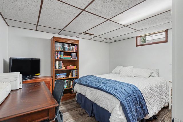 5845 Applewood Drive, Waterloo, IA 50701