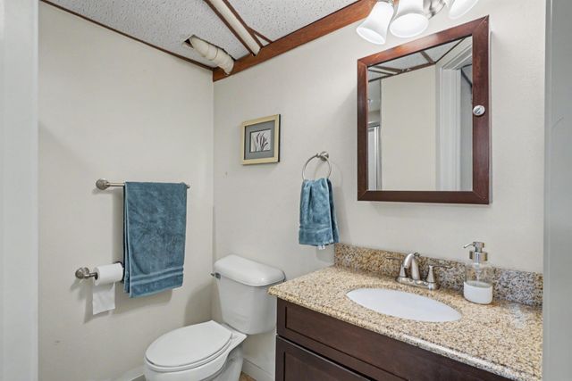 5845 Applewood Drive, Waterloo, IA 50701