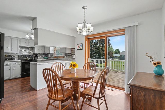 5845 Applewood Drive, Waterloo, IA 50701