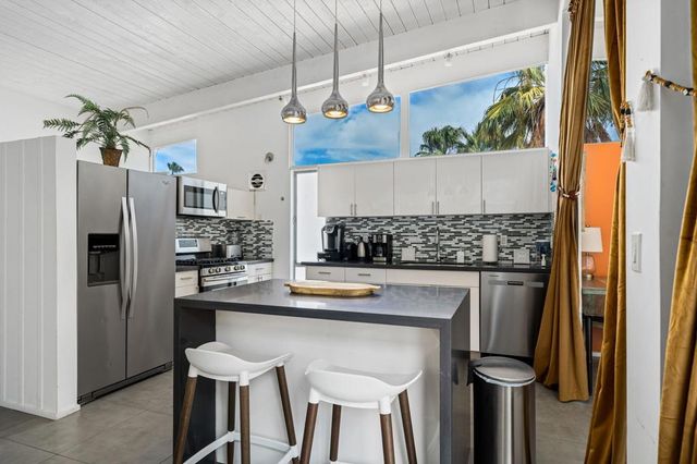 2875 E Wyman Drive, Palm Springs, CA 92262