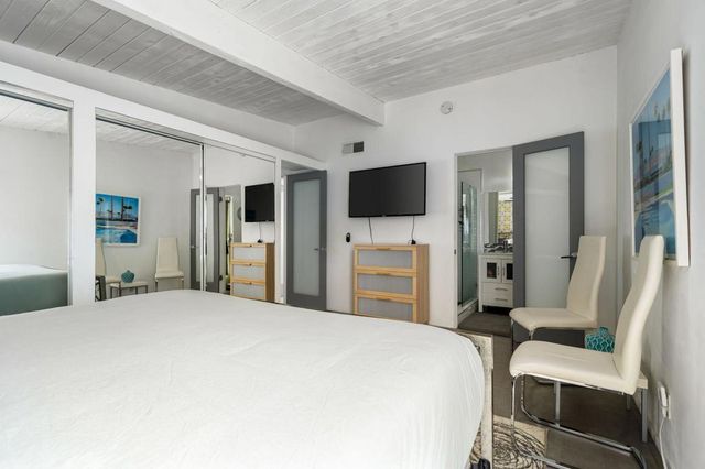 2875 E Wyman Drive, Palm Springs, CA 92262