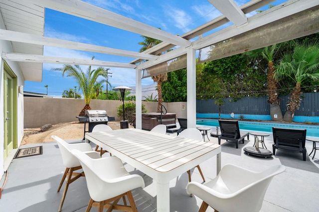 2875 E Wyman Drive, Palm Springs, CA 92262