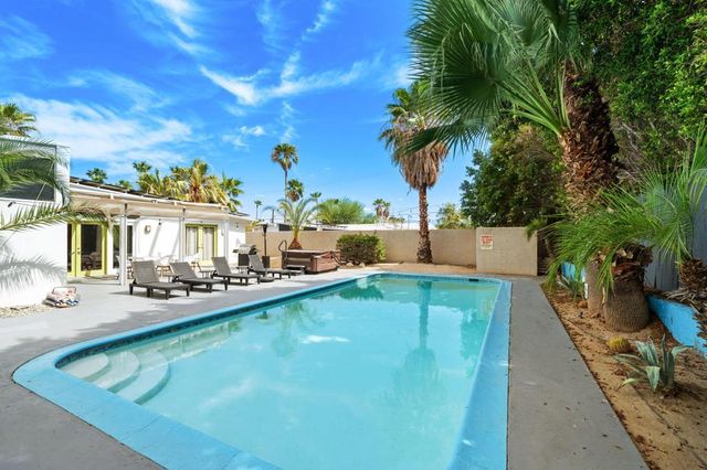 2875 E Wyman Drive, Palm Springs, CA 92262