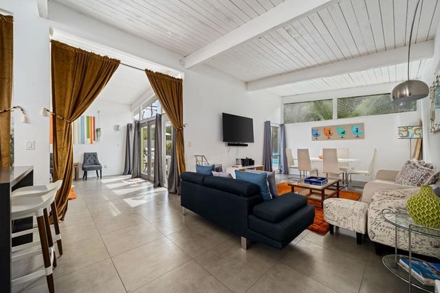 2875 E Wyman Drive, Palm Springs, CA 92262