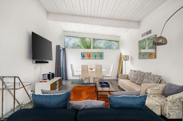 2875 E Wyman Drive, Palm Springs, CA 92262
