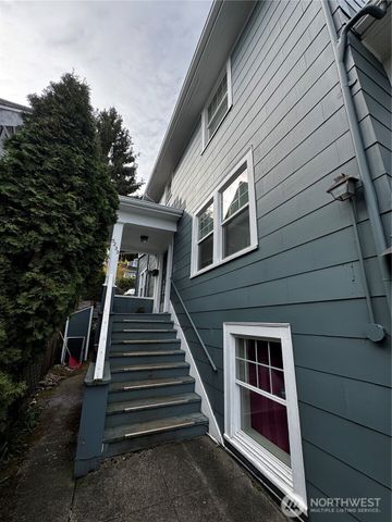 5235 19th Avenue NE, Seattle, WA 98105