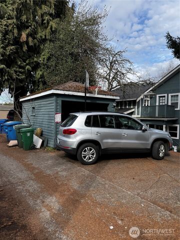 5235 19th Avenue NE, Seattle, WA 98105