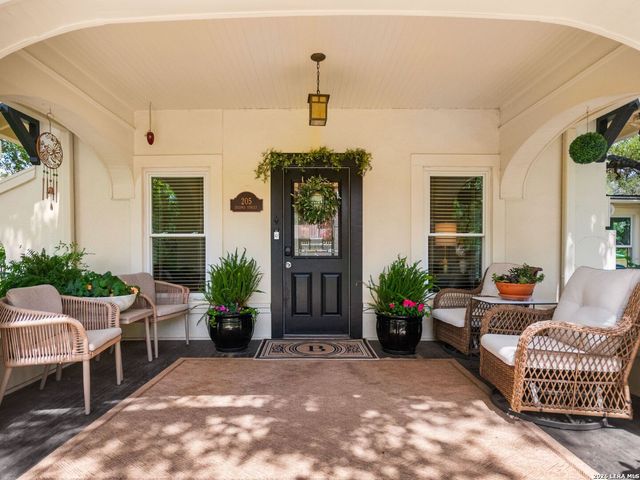 205 2nd St, Boerne, TX 78006