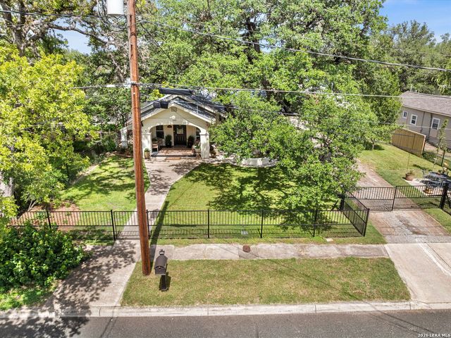 205 2nd St, Boerne, TX 78006