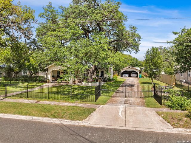 205 2nd St, Boerne, TX 78006