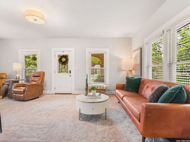 205 2nd St, Boerne, TX 78006
