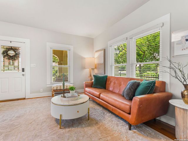 205 2nd St, Boerne, TX 78006
