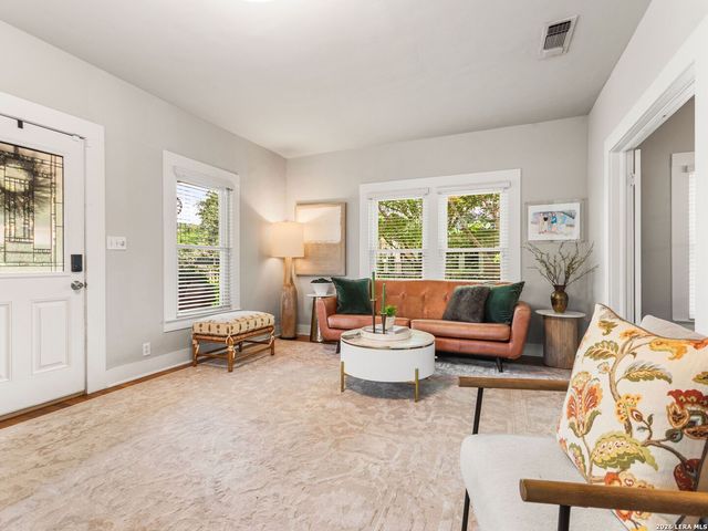 205 2nd St, Boerne, TX 78006