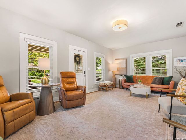 205 2nd St, Boerne, TX 78006