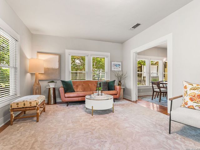 205 2nd St, Boerne, TX 78006