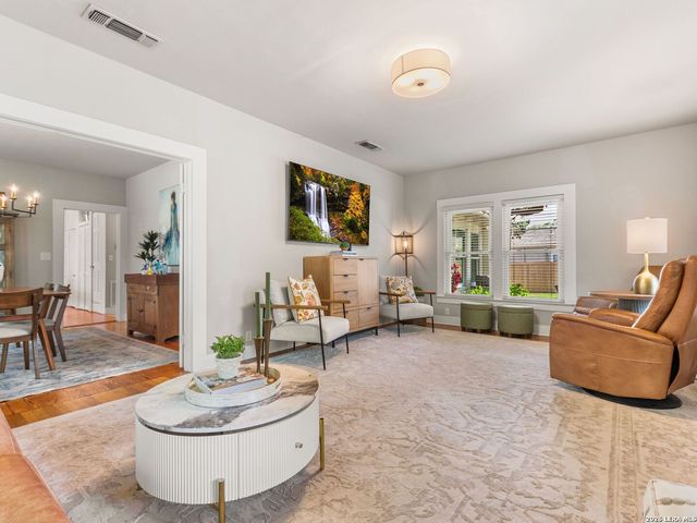 205 2nd St, Boerne, TX 78006