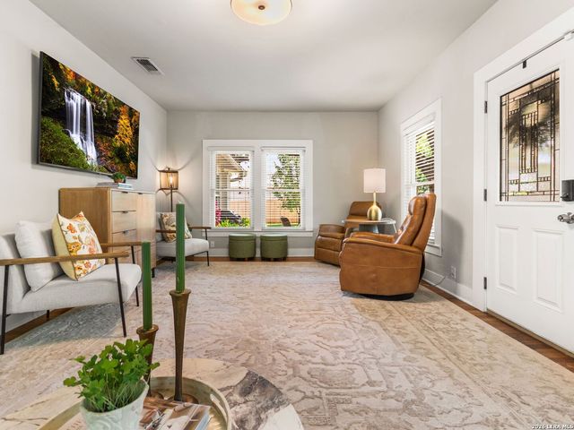 205 2nd St, Boerne, TX 78006