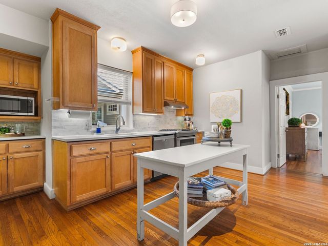 205 2nd St, Boerne, TX 78006
