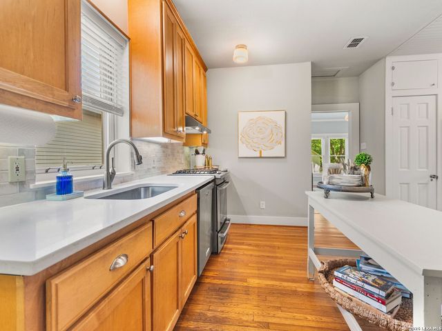 205 2nd St, Boerne, TX 78006