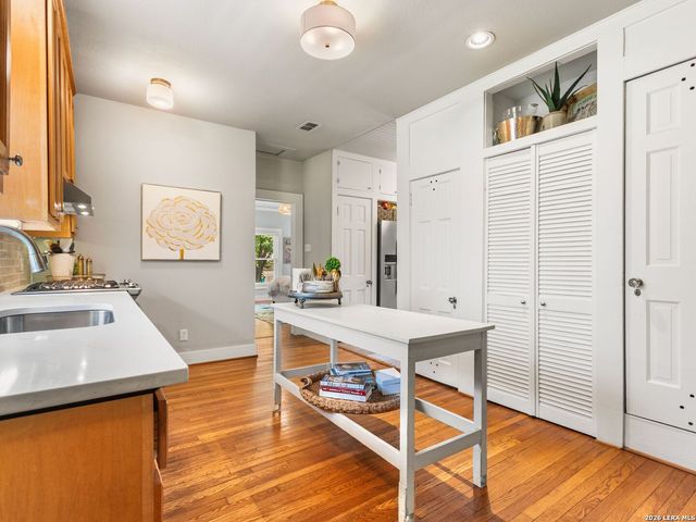 205 2nd St, Boerne, TX 78006