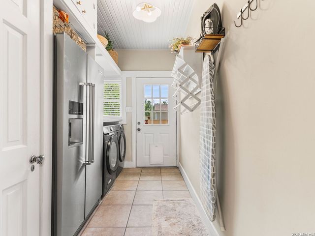 205 2nd St, Boerne, TX 78006