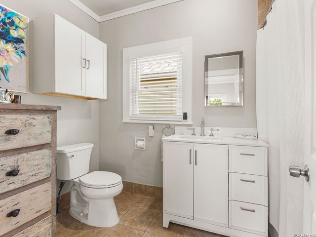 205 2nd St, Boerne, TX 78006