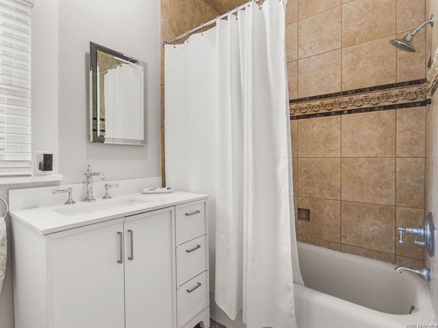 205 2nd St, Boerne, TX 78006