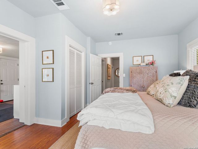 205 2nd St, Boerne, TX 78006