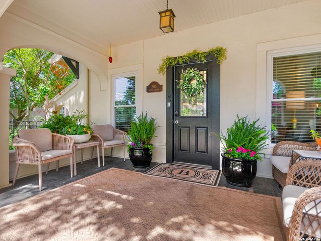 205 2nd St, Boerne, TX 78006