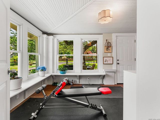 205 2nd St, Boerne, TX 78006