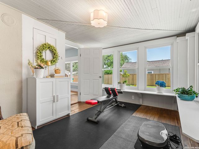 205 2nd St, Boerne, TX 78006