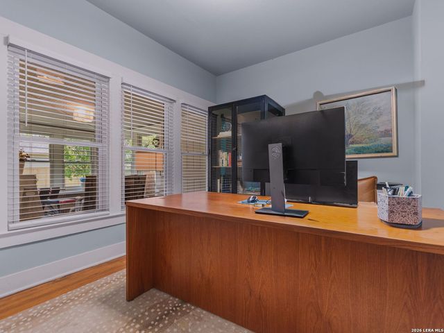 205 2nd St, Boerne, TX 78006