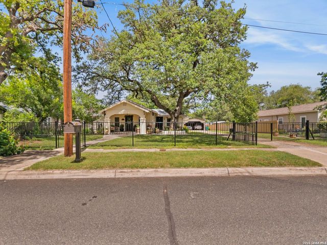 205 2nd St, Boerne, TX 78006