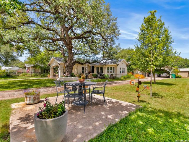 205 2nd St, Boerne, TX 78006