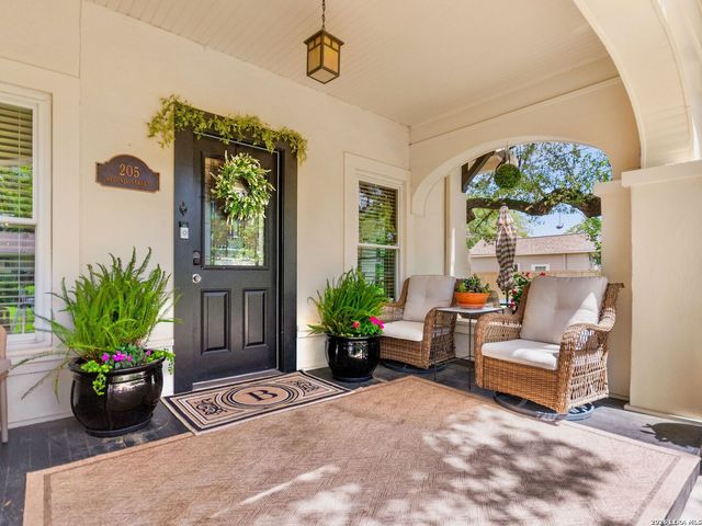 205 2nd St, Boerne, TX 78006