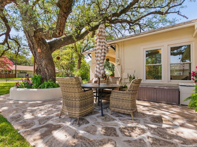 205 2nd St, Boerne, TX 78006