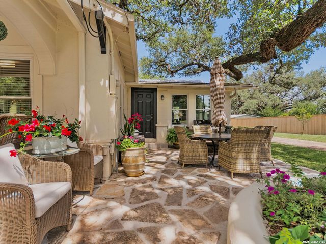 205 2nd St, Boerne, TX 78006