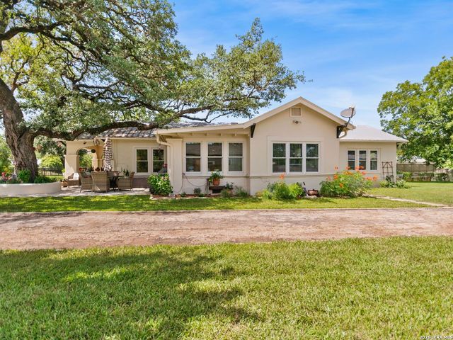 205 2nd St, Boerne, TX 78006